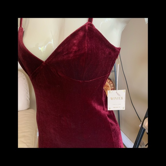 Forever 21 Collection Dress. - Picture 4 of 8